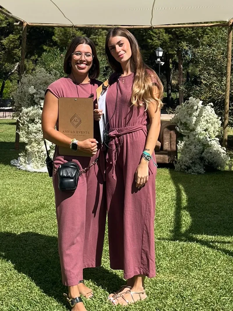 Alba, wedding planner de Ann Lo Events, junto a Silvia