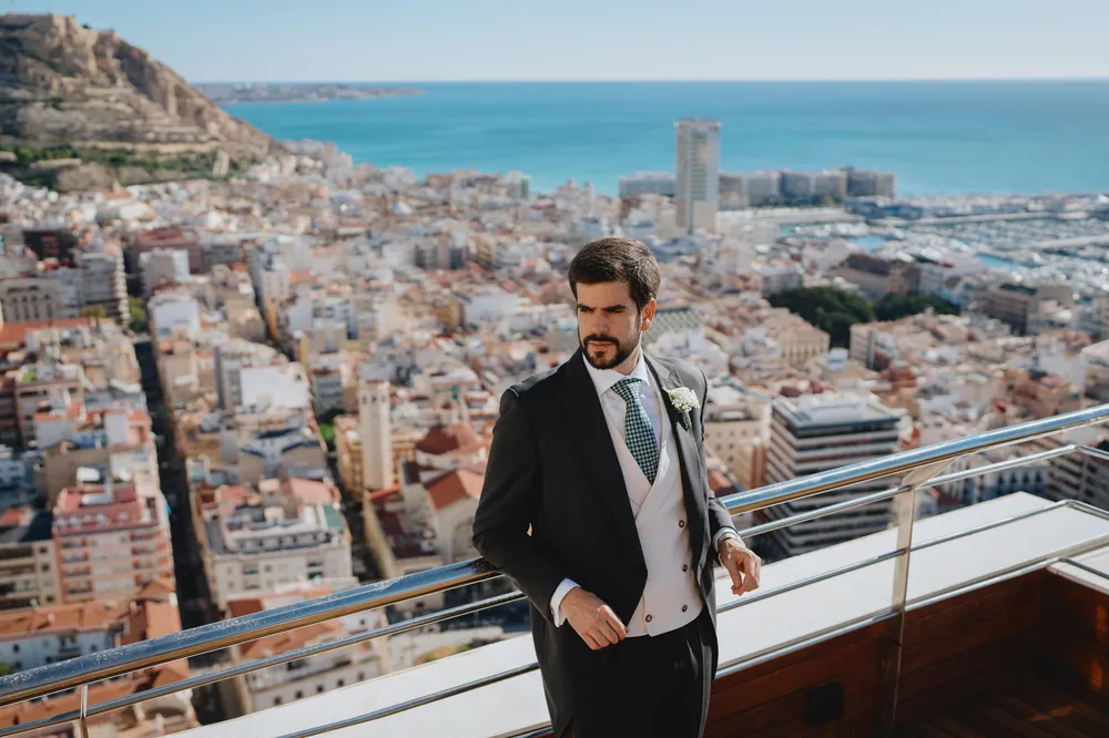 Terrace overlooking Alicante and the sea